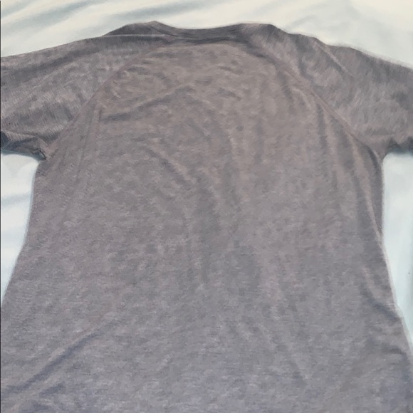 Under armour t-shirt - Picture 2 of 3